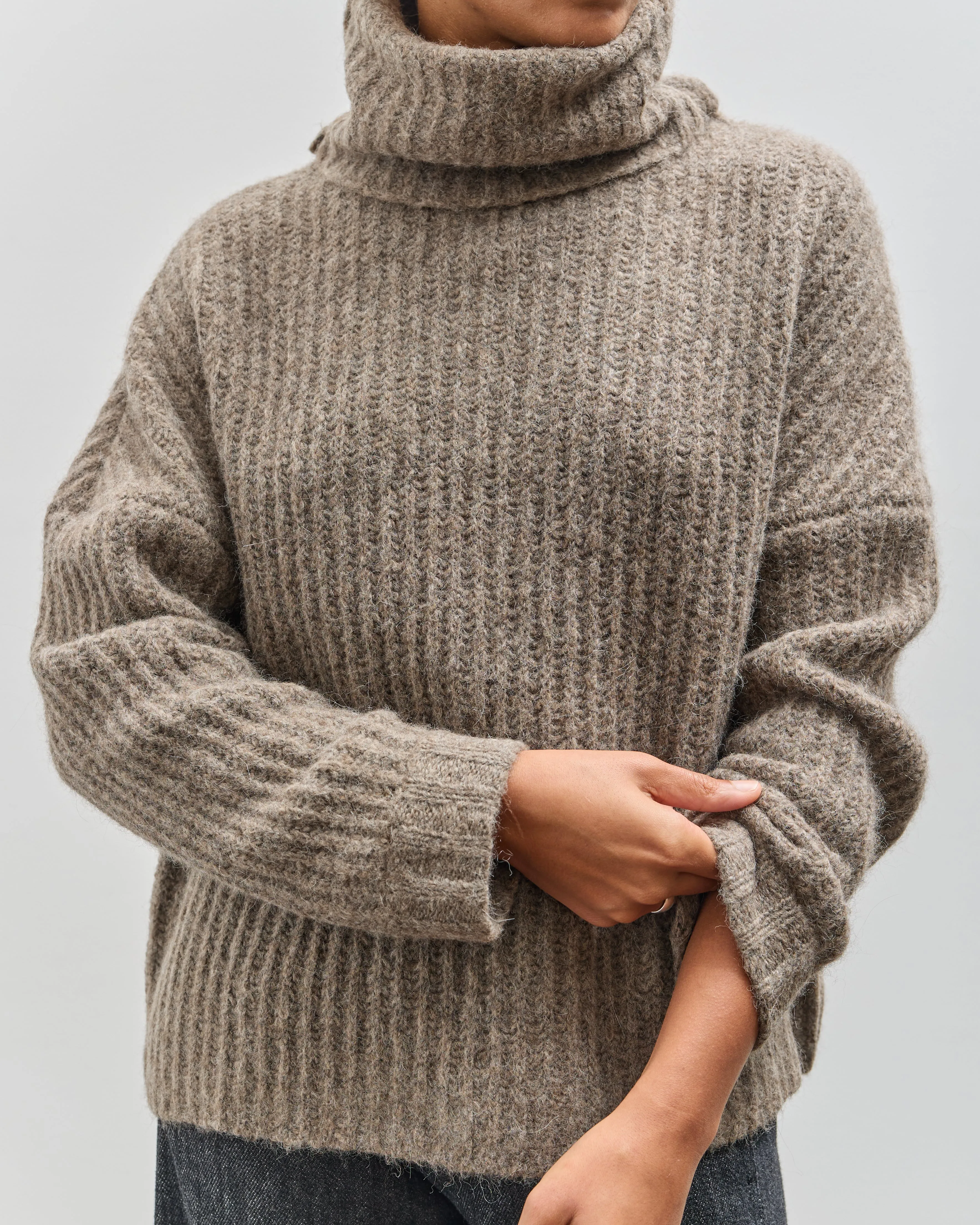 7115 by Szeki Chunky Turtleneck, Umber